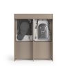 Twee Wasmachine Kast Oslo - Perle Taupe-modellen worden naast elkaar getoond, waarbij de voorpanelen zijn verwijderd. Hierdoor zijn de interne componenten zichtbaar: een rond zwart onderdeel aan de linkerkant en gebogen metalen onderdelen aan de rechterkant.
